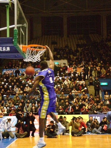 基耶萨冬窗去向成疑，意甲球队或再抛橄榄枝（基耶萨冬窗动向成谜，意甲多队或再度招手）