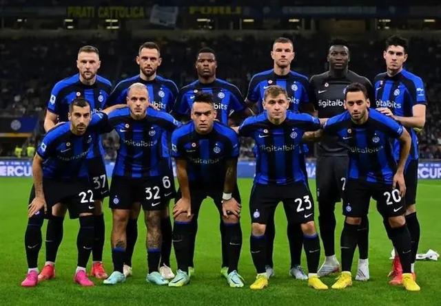 伟大3-1！迈阿密首夺美职联总冠军，仅建队7年，38岁梅西获第47冠（迈阿密3-1登顶美职联，建队7年首捧总冠军，38岁梅西收获生涯第47冠）