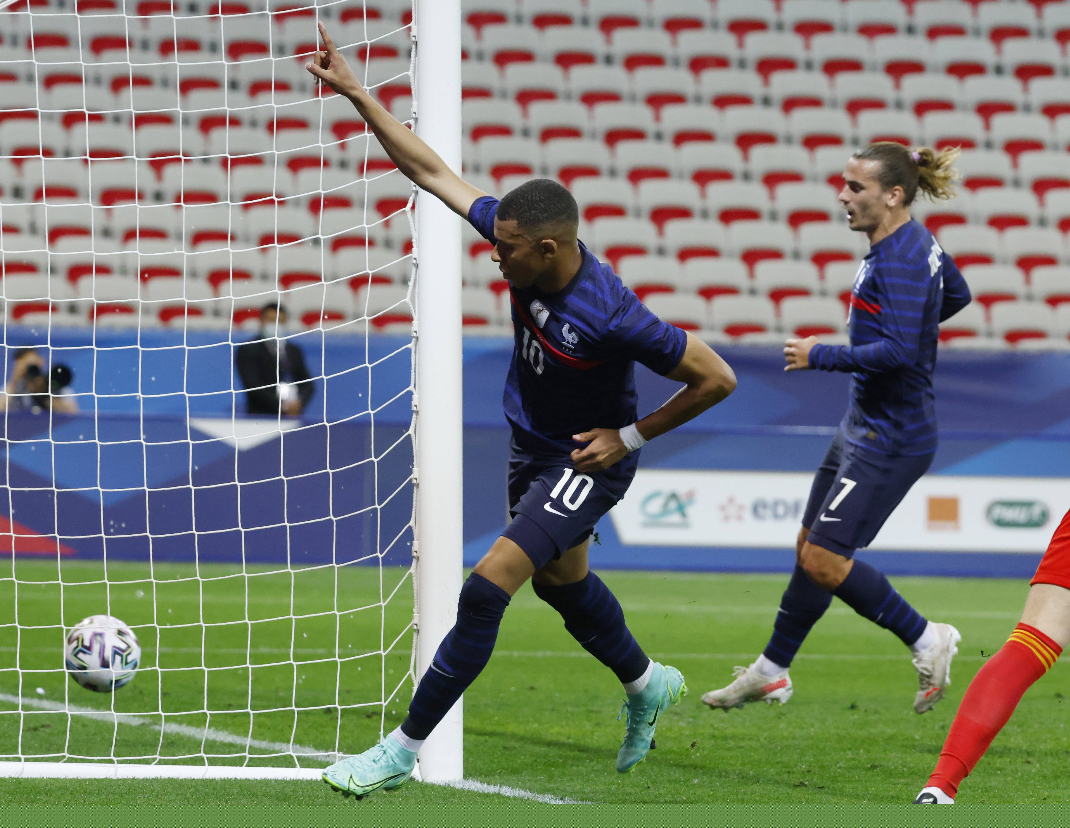 意媒：布雷默已得到医生批准能在12月7日对阵那不勒斯时复出（意媒：布雷默获医生放行，将于12月7日战那不勒斯复出）