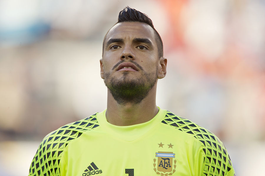 法尔克：巴萨确实对凯恩感兴趣，但很难承担其解约金+年薪（法尔克：巴萨有意引进凯恩，但其高额解约金和年薪难以承受）