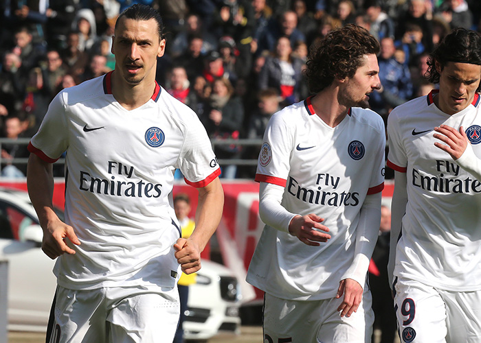 曼联接洽英超中场跑不死，或替代巴莱巴成目标！切尔西已直接问价（曼联洽谈英超铁肺中场，或改以其取代巴莱巴为新目标；切尔西已直接询价）