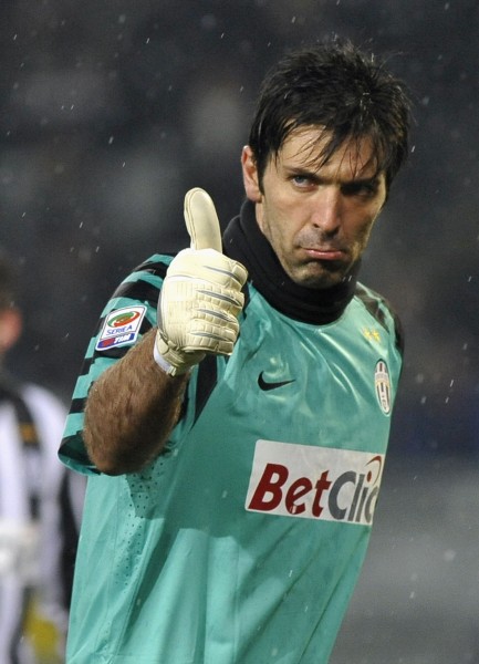 热火关键球处理稳定（热火关键时刻表现稳健）