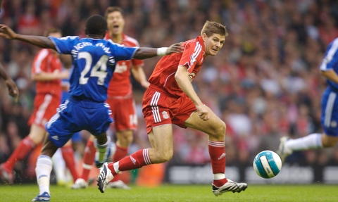 这大坏蛋！海港队庆祝夺冠时，蒋光太扒掉了古斯塔沃的裤子（海港夺冠庆典现搞笑一幕：蒋光太打趣拉下古斯塔沃的裤子）